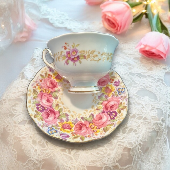 Royal Albert “Serena” Teacup Set, Vintage - Picture 1 of 9